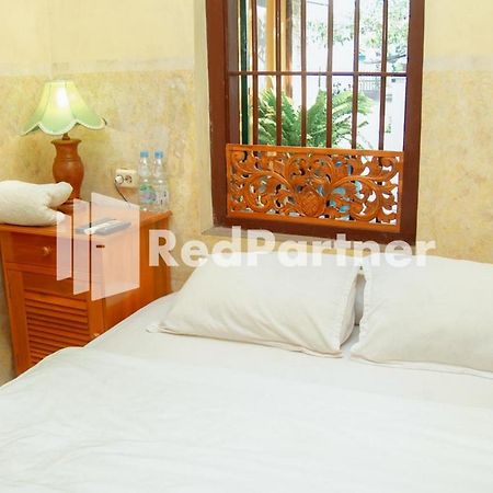 Flamboyan Asri Syariah Mitra Reddoorz Near Kampung Inggris Pare Hotel Exterior photo