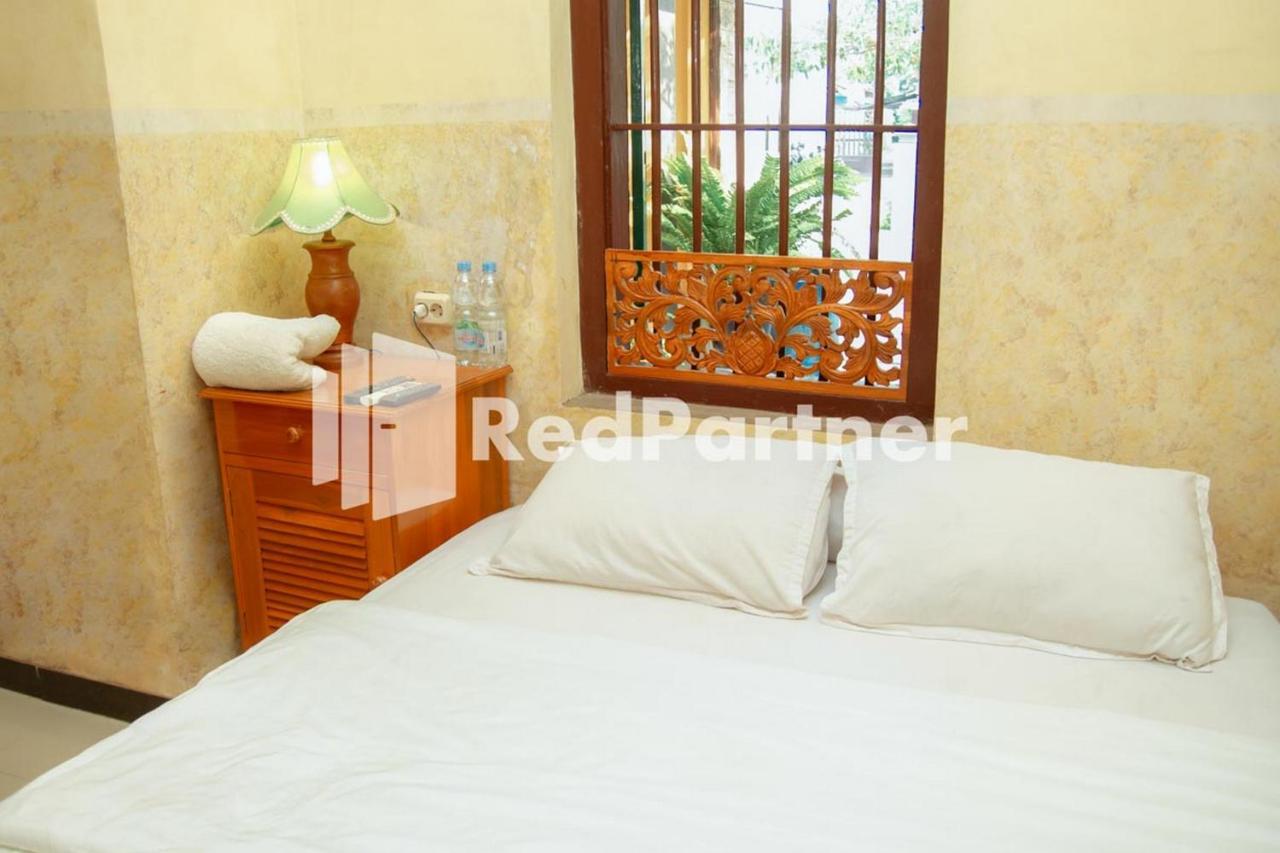 Flamboyan Asri Syariah Mitra Reddoorz Near Kampung Inggris Pare Hotel Exterior photo