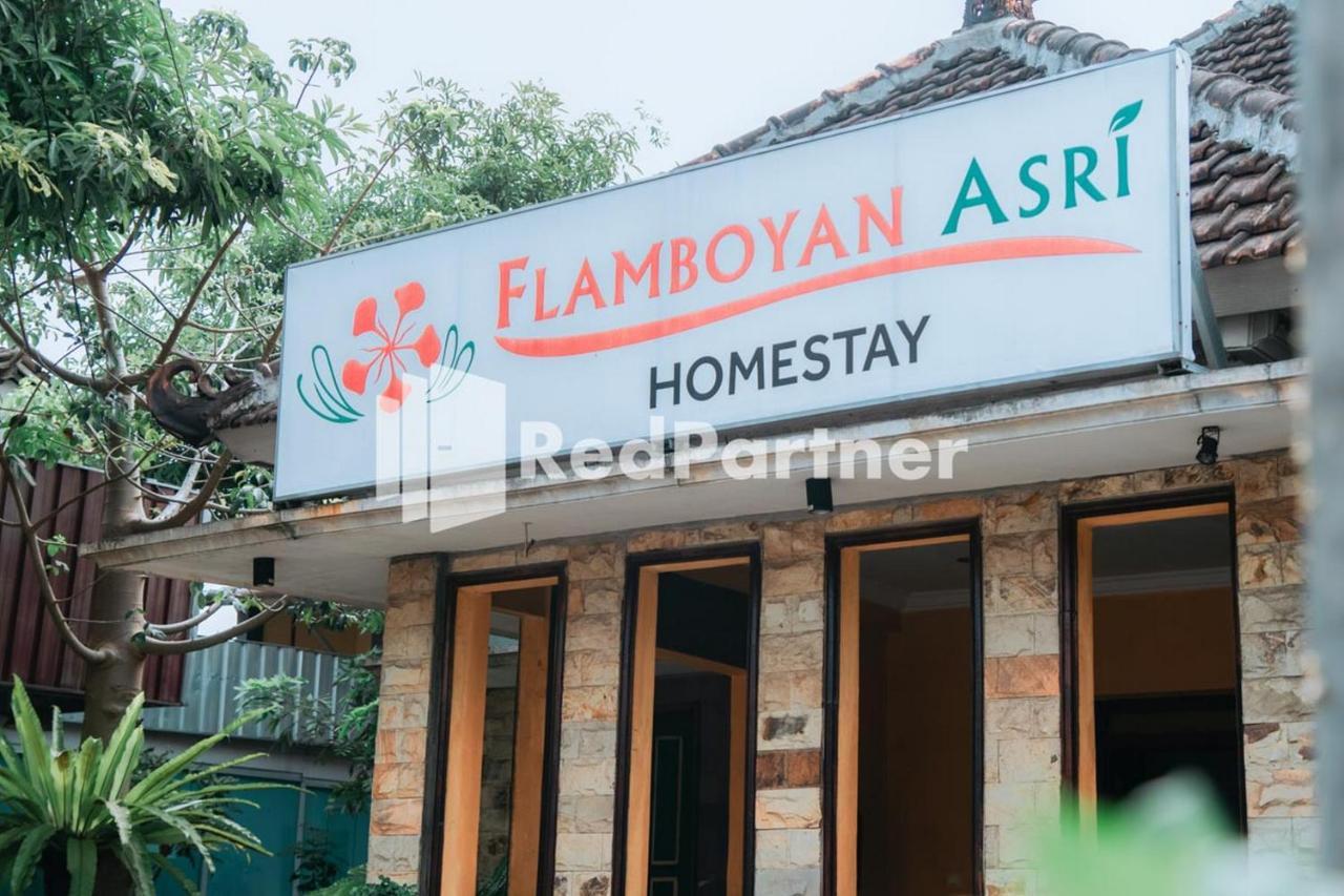 Flamboyan Asri Syariah Mitra Reddoorz Near Kampung Inggris Pare Hotel Exterior photo