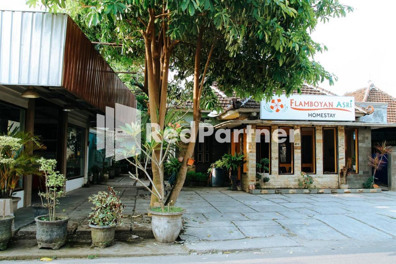 Flamboyan Asri Syariah Mitra Reddoorz Near Kampung Inggris Pare Hotel Exterior photo