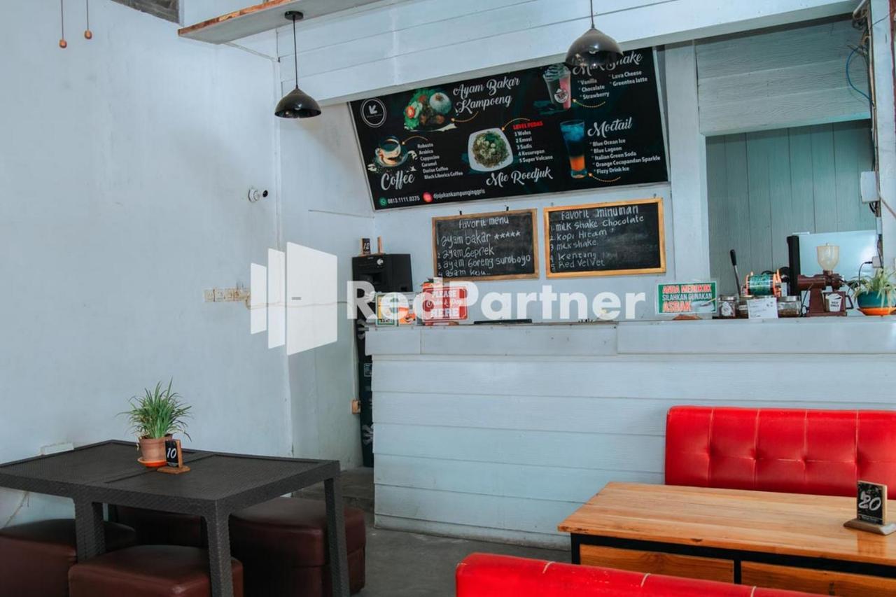 Flamboyan Asri Syariah Mitra Reddoorz Near Kampung Inggris Pare Hotel Exterior photo